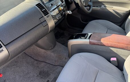 Toyota Prius, 2010 год, 600 000 рублей, 9 фотография