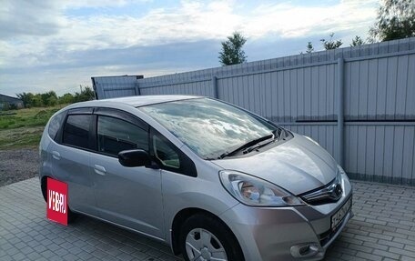 Honda Fit III, 2011 год, 750 000 рублей, 6 фотография