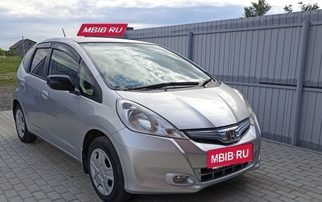 Honda Fit III, 2011 год, 750 000 рублей, 21 фотография