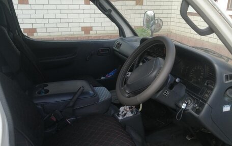 Toyota HiAce H100, 2003 год, 780 000 рублей, 9 фотография