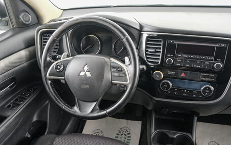 Mitsubishi Outlander III рестайлинг 3, 2013 год, 1 399 000 рублей, 10 фотография