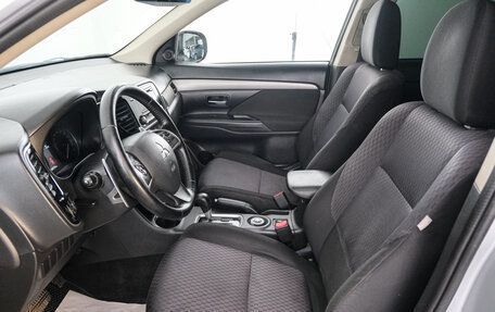 Mitsubishi Outlander III рестайлинг 3, 2013 год, 1 399 000 рублей, 8 фотография
