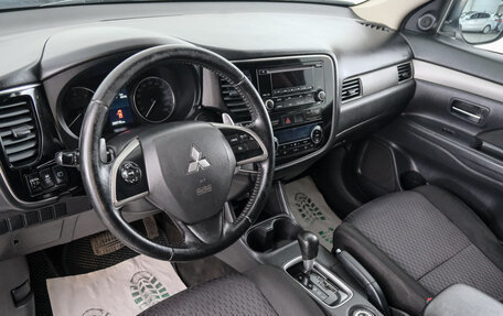 Mitsubishi Outlander III рестайлинг 3, 2013 год, 1 399 000 рублей, 9 фотография