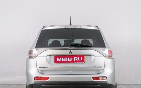 Mitsubishi Outlander III рестайлинг 3, 2013 год, 1 399 000 рублей, 6 фотография