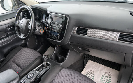 Mitsubishi Outlander III рестайлинг 3, 2013 год, 1 399 000 рублей, 13 фотография