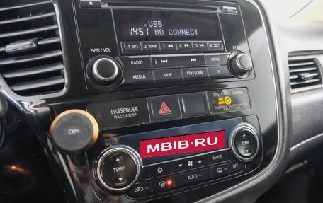 Mitsubishi Outlander III рестайлинг 3, 2013 год, 1 399 000 рублей, 16 фотография