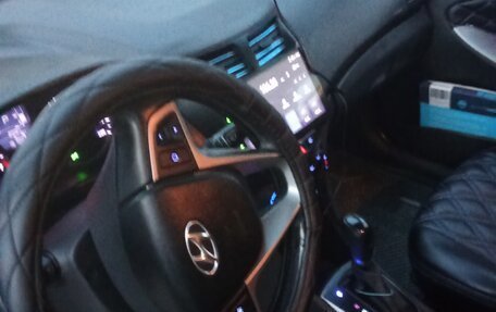 Hyundai Solaris II рестайлинг, 2014 год, 1 000 000 рублей, 6 фотография