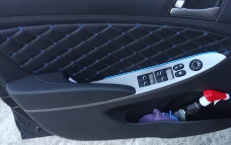 Hyundai Solaris II рестайлинг, 2014 год, 1 000 000 рублей, 5 фотография