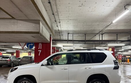 Toyota Land Cruiser Prado 150 рестайлинг 2, 2017 год, 4 500 000 рублей, 4 фотография