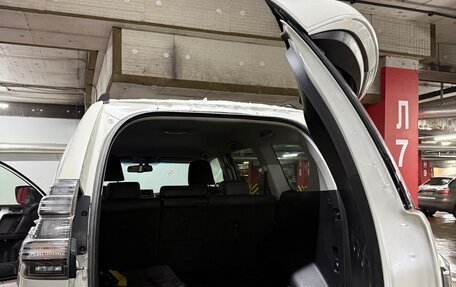 Toyota Land Cruiser Prado 150 рестайлинг 2, 2017 год, 4 500 000 рублей, 10 фотография