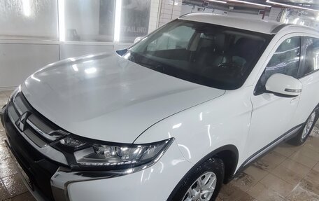 Mitsubishi Outlander III рестайлинг 3, 2017 год, 1 950 000 рублей, 5 фотография