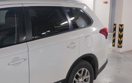 Mitsubishi Outlander III рестайлинг 3, 2017 год, 1 950 000 рублей, 3 фотография