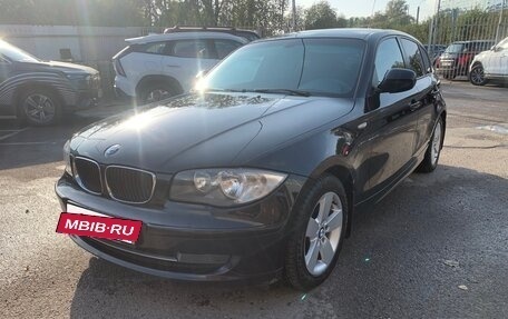 BMW 1 серия, 2011 год, 745 000 рублей, 2 фотография