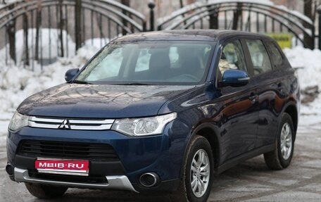 Mitsubishi Outlander III рестайлинг 3, 2014 год, 1 590 000 рублей, 1 фотография