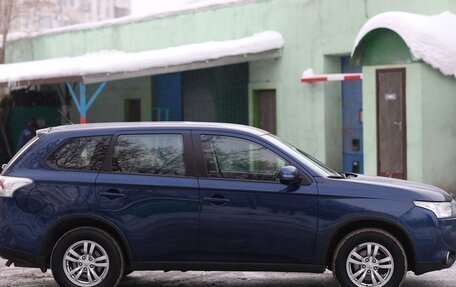 Mitsubishi Outlander III рестайлинг 3, 2014 год, 1 590 000 рублей, 4 фотография