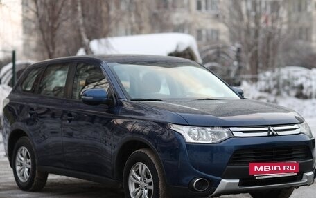 Mitsubishi Outlander III рестайлинг 3, 2014 год, 1 590 000 рублей, 3 фотография