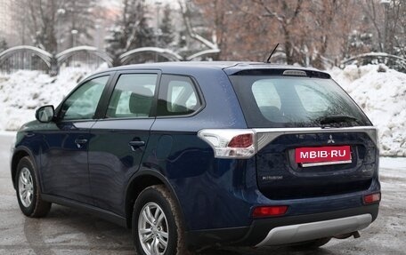 Mitsubishi Outlander III рестайлинг 3, 2014 год, 1 590 000 рублей, 7 фотография