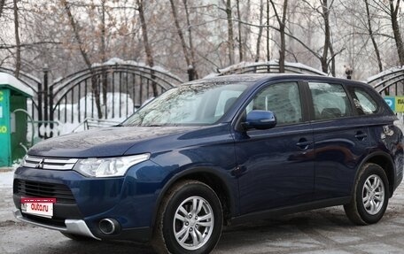 Mitsubishi Outlander III рестайлинг 3, 2014 год, 1 590 000 рублей, 9 фотография