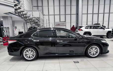 Toyota Camry, 2018 год, 2 990 000 рублей, 4 фотография