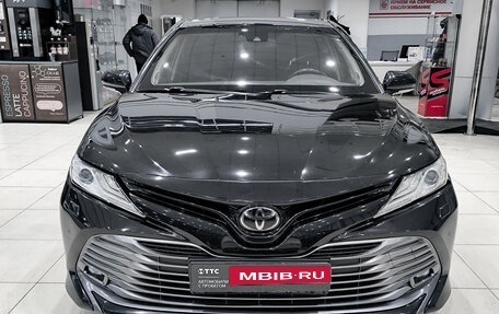 Toyota Camry, 2018 год, 2 990 000 рублей, 2 фотография
