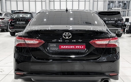 Toyota Camry, 2018 год, 2 990 000 рублей, 6 фотография