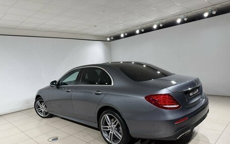 Mercedes-Benz E-Класс, 2019 год, 3 490 000 рублей, 4 фотография