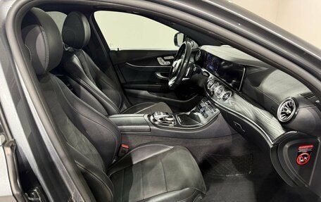 Mercedes-Benz E-Класс, 2019 год, 3 490 000 рублей, 15 фотография