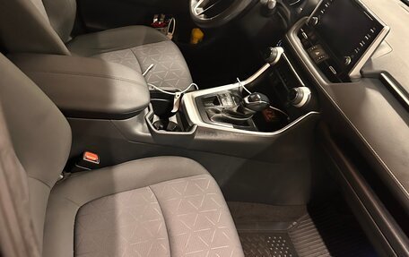 Toyota RAV4, 2019 год, 3 900 000 рублей, 4 фотография