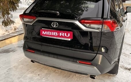 Toyota RAV4, 2019 год, 3 900 000 рублей, 3 фотография