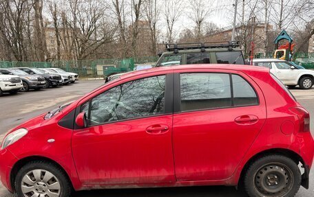 Toyota Yaris III рестайлинг, 2007 год, 550 000 рублей, 2 фотография