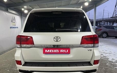 Toyota Land Cruiser 200, 2016 год, 5 999 000 рублей, 4 фотография