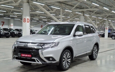 Mitsubishi Outlander III рестайлинг 3, 2021 год, 2 750 000 рублей, 1 фотография