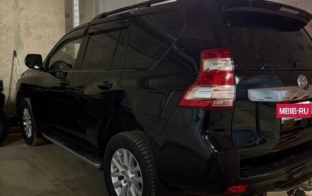 Toyota Land Cruiser Prado 150 рестайлинг 2, 2014 год, 4 100 000 рублей, 3 фотография