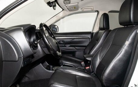 Mitsubishi Outlander III рестайлинг 3, 2016 год, 1 900 000 рублей, 6 фотография