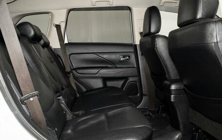 Mitsubishi Outlander III рестайлинг 3, 2016 год, 1 900 000 рублей, 7 фотография