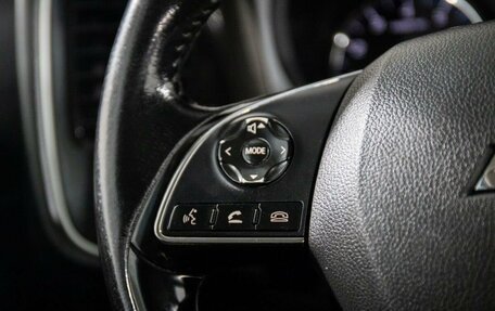 Mitsubishi Outlander III рестайлинг 3, 2016 год, 1 900 000 рублей, 10 фотография