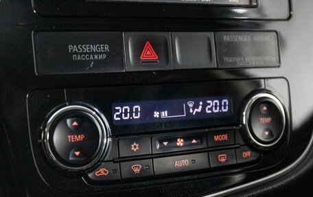 Mitsubishi Outlander III рестайлинг 3, 2016 год, 1 900 000 рублей, 14 фотография