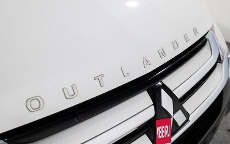 Mitsubishi Outlander III рестайлинг 3, 2016 год, 1 900 000 рублей, 22 фотография