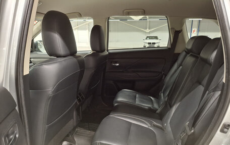 Mitsubishi Outlander III рестайлинг 3, 2021 год, 2 750 000 рублей, 15 фотография