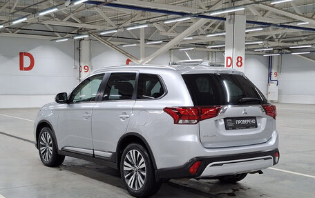 Mitsubishi Outlander III рестайлинг 3, 2021 год, 2 750 000 рублей, 8 фотография
