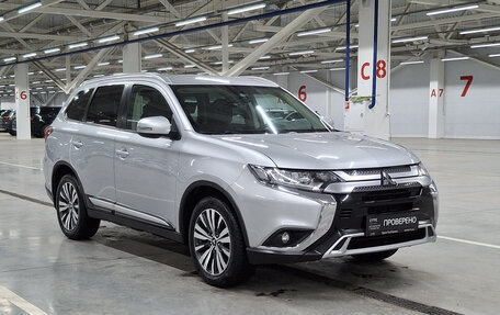 Mitsubishi Outlander III рестайлинг 3, 2021 год, 2 750 000 рублей, 3 фотография