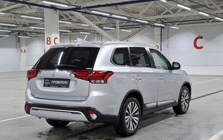 Mitsubishi Outlander III рестайлинг 3, 2021 год, 2 750 000 рублей, 6 фотография
