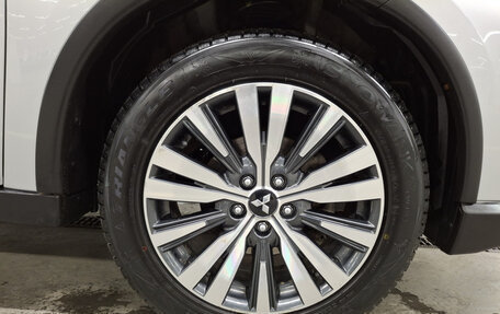 Mitsubishi Outlander III рестайлинг 3, 2021 год, 2 750 000 рублей, 22 фотография