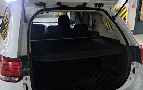 Mitsubishi Outlander III рестайлинг 3, 2018 год, 1 690 000 рублей, 12 фотография