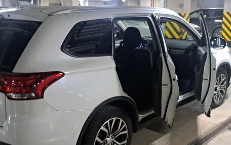 Mitsubishi Outlander III рестайлинг 3, 2018 год, 1 690 000 рублей, 17 фотография