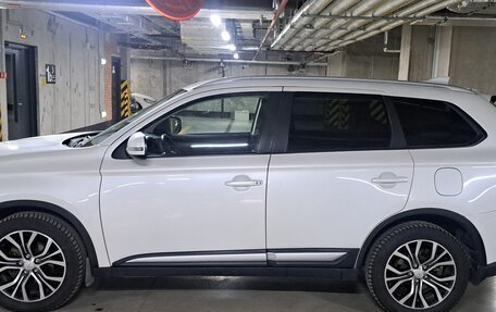 Mitsubishi Outlander III рестайлинг 3, 2018 год, 1 690 000 рублей, 14 фотография