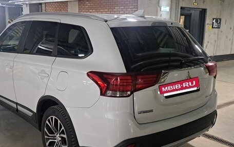 Mitsubishi Outlander III рестайлинг 3, 2018 год, 1 690 000 рублей, 19 фотография