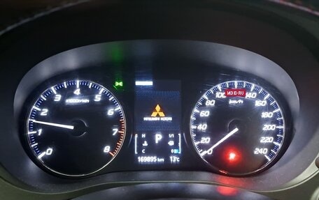 Mitsubishi Outlander III рестайлинг 3, 2018 год, 1 690 000 рублей, 24 фотография