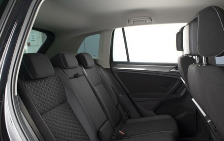 Volkswagen Tiguan II, 2018 год, 2 385 000 рублей, 6 фотография