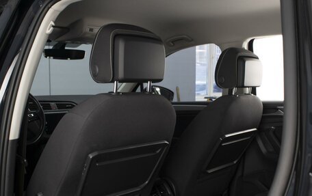 Volkswagen Tiguan II, 2018 год, 2 385 000 рублей, 10 фотография